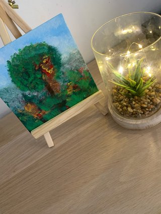 Cuadro pequeño de madera con base
