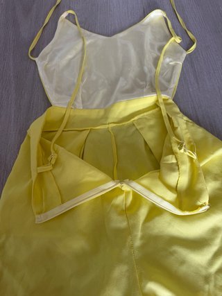 Mono amarillo corto