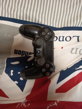 PS4 (PlayStation 4) con 2 mandos