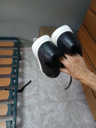 Botines negros con suela blanca