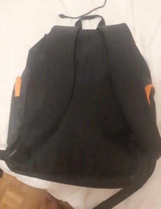 Mochila Basic Fit Negra y Naranja