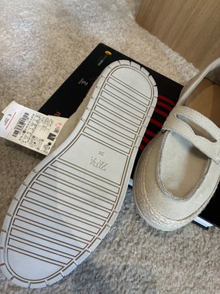 Mocasines beige con velcro