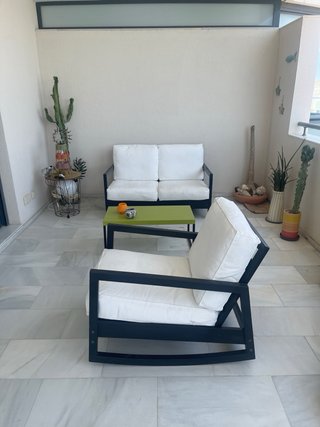 Sofá de 2 plazas para terraza y sillón mecedora