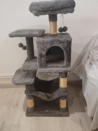 Torre de juego para gatos de felpa