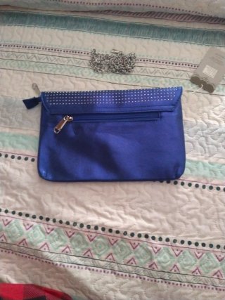 Bolso de mano azul con pedrería