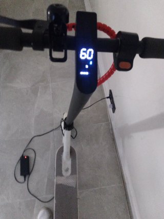 Patinete Eléctrico Blanco y Negro