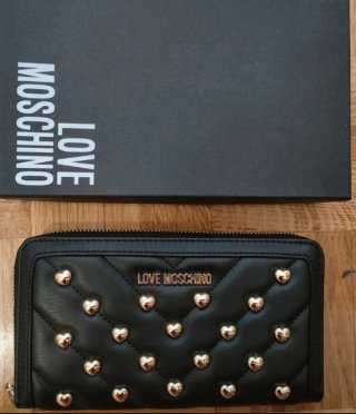 Cartera LOVE MOSCHINO negra con corazones dorados