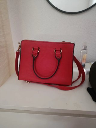 Bolso rojo nuevo