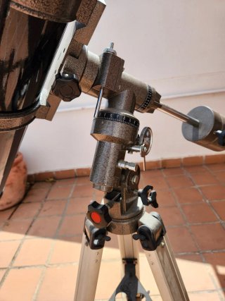 Telescopio Bresser con trípode