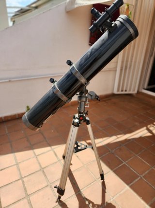 Telescopio Bresser con trípode