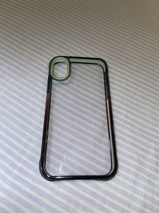 Funda iPhone X transparente con borde oscuro