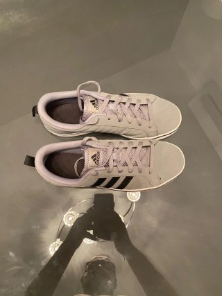 Zapatillas Adidas Grises y Negras