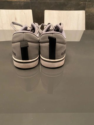 Zapatillas Adidas Grises y Negras