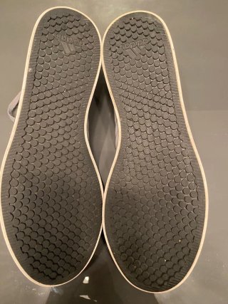 Zapatillas Adidas Grises y Negras