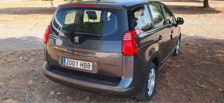 Peugeot 5008 2011