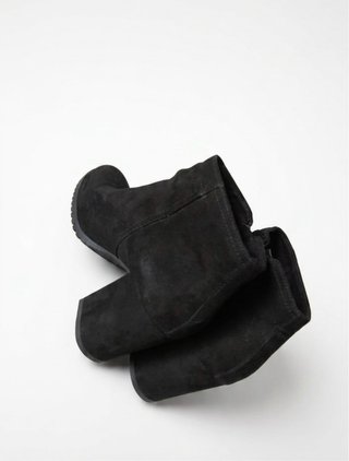 Botines negros con cremallera