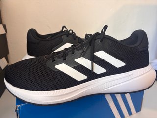 Zapatillas Adidas Running Negras y Blancas
