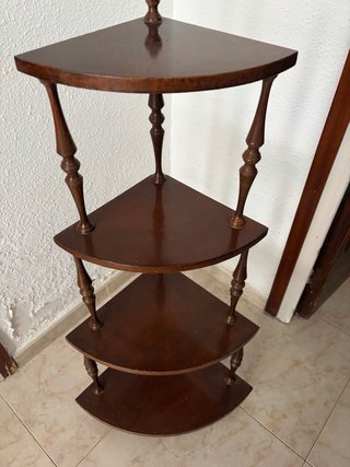 Rinconera de madera marrón