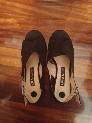 Sandalias tacón negras plataforma marca Krack