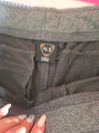 Pantalones cortos grises