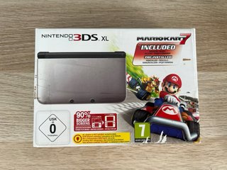 Nintendo 3DS XL + Mario Kart 7 + Accesorios