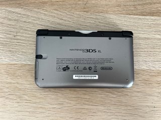 Nintendo 3DS XL + Mario Kart 7 + Accesorios
