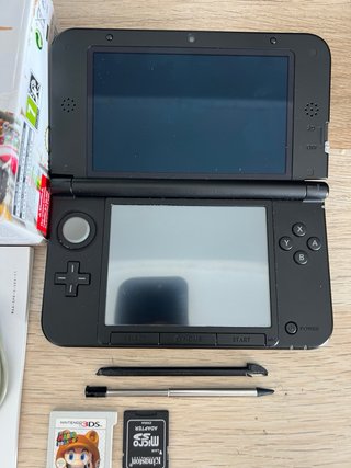 Nintendo 3DS XL + Mario Kart 7 + Accesorios