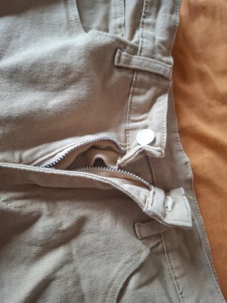 Pantalón corto roto beige
