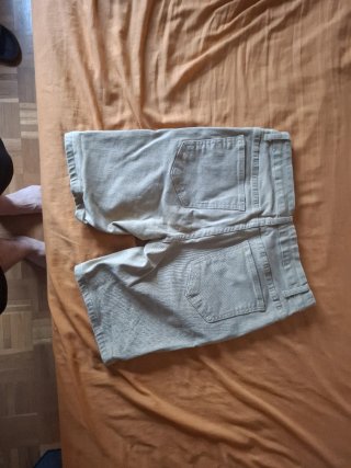 Pantalón corto roto beige