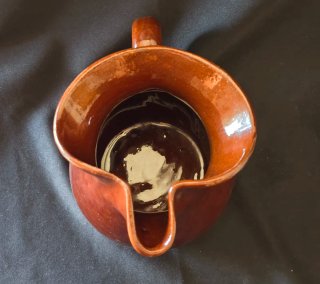 Jarra de barro vidriado marrón