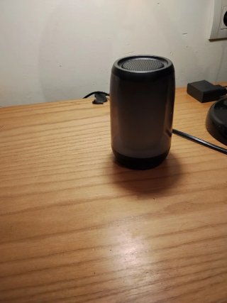 Altavoz con luces LED y cargador