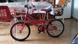 Bicicleta Orbea Roja y bicicleta Conor azul infant
