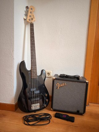 Squier Jazz Bass + Fender Rumble 15 | Nuevo