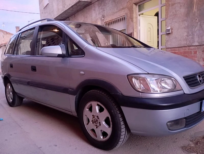 Opel Zafira 2001 - foto 1