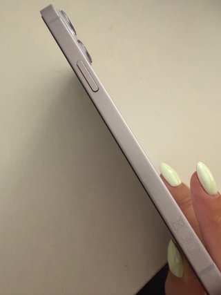 iPhone 14 Plus lila
