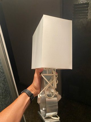 Lámpara de mesita de noche blanca