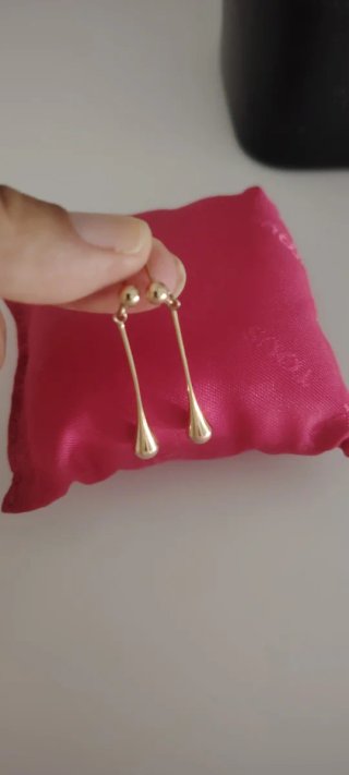 Pendientes dorados largos