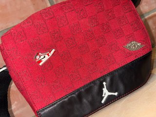 Riñonera Jordan Roja y Negra