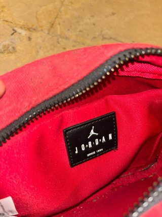 Riñonera Jordan Roja y Negra