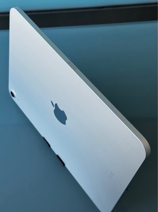 iPad A16 128GB + Funda Negra + Protector