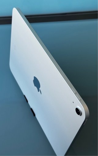 iPad A16 128GB + Funda Negra + Protector