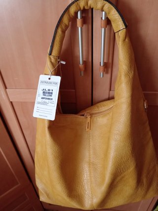 Bolso amarillo de piel sintética