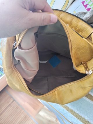 Bolso amarillo de piel sintética