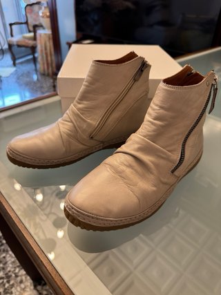 Botines de piel beige