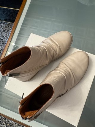 Botines de piel beige