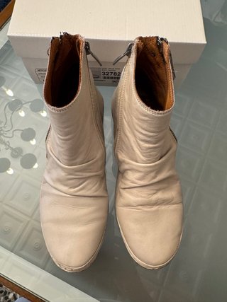 Botines de piel beige
