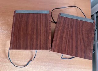 Altavoces Marrones