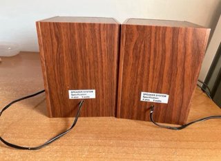 Altavoces Marrones