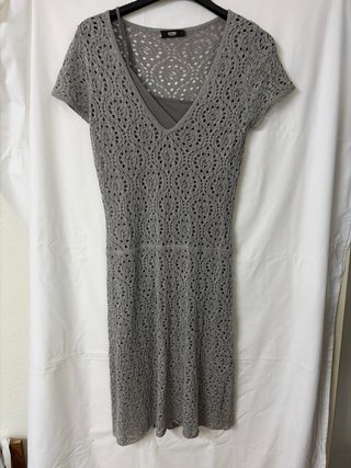Vestido plateado de crochet con forro