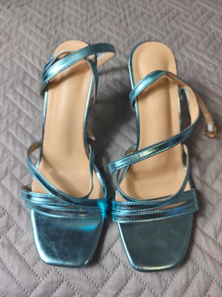 Sandalias de tiras metalizadas